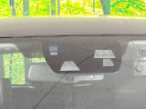 【i-ACTIVESENSE】走行中に前方の車両等を認識し、衝突しそうな時は警報とブレーキで衝突回避と被害軽減をアシスト。より安全にドライブをお楽しみいただけます。