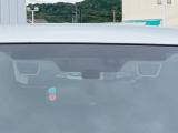 【アイサイトVer2】前方の車両等を検知し、衝突しそうな時は警報で注意を促し、ブレーキを踏む力をサポート。ブレーキを踏めなかった場合は衝突被害軽減ブレーキが作動、衝突回避をサポートします。