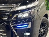 【LEDヘッドライト】悪天候や夜間走行時も良好な視界を確保し安心して運転できる高輝度LEDヘッドライトを装備!点灯速度が早く、消費電力も抑えられています。