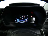 とっても見やすいメーターです。夜間時はラグジュアリーな気分にさせてくれる照明が魅力ですので、夜のドライブも楽しみになりますよ♪