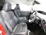 ゆったり室内で運転もしやすいです♪使い勝手の良い配置も考えられています!!