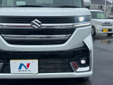 【LEDヘッドライト】悪天候や夜間走行時も良好な視界を確保し安心して運転できる高輝度LEDヘッドライトを装備!点灯速度が早く、消費電力も抑えられています。