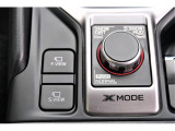 Xモード搭載。路面状況に応じてモードを選択するだけで、4輪の駆動力やブレーキなどを適切にコントロール。悪路からのスムーズな脱出をアシストします。