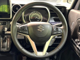 インテリアに合わせたデザインのステアリングは、運転される方のことも考え、運転しやすい形状、大きさです。是非一度、実際に触ってお確かめください。