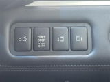 【 パワーバックドア 】荷物を抱えた状態でもスイッチ操作によるリアゲートの開閉が可能です☆お買い物時やアウトドアの際に役立ちますね♪//