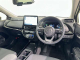 運転席まわりです。 各操作スイッチは使いやすい位置に配置されてます。