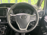 【純正革巻きステアリング】上質な革を使用することで、手にしっかり馴染みとても運転しやすいハンドルです♪
