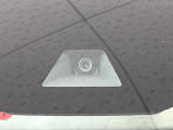 【三菱e-Assist】走行中に前方の車両等を認識し、衝突しそうな時は警報とブレーキで衝突回避と被害軽減をアシスト。より安全にドライブをお楽しみいただけます。