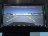 バックカメラ装備しております。駐車時に大変役に立ちますよ。駐車が苦手な方にも便利機能です。