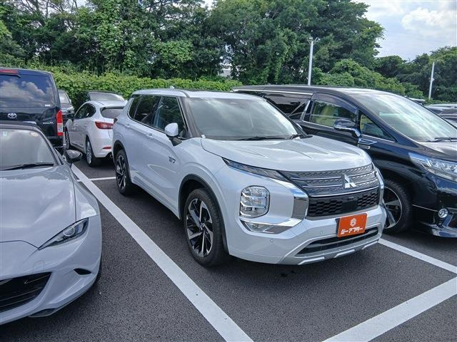 アウトランダー PHEV 2.4 P 4WD 禁煙車 純正ナビ フルセグ 全周囲カメラ