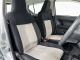 高いホールド性で運転姿勢が安定します。長距離ドライブでも疲れにくいのが魅力です。快適なドライビングライフをお送りください♪
