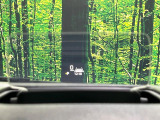 【カラーヘッドアップディスプレイ】現在の速度や走行情報をデジタル表示で運転席前方のガラスに投影!カラー付きで視認性も高く、運転中目線をずらさず必要な情報を確認できるのでとっても便利で安心!