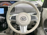 インテリアに合わせたデザインのステアリングは、運転される方のことも考え、運転しやすい形状、大きさです。是非一度、実際に触ってお確かめください。