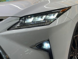 【角型三眼LEDヘッドライト】スタイリッシュな見た目の三眼LEDヘッドライトを装備♪スタイルだけでなく、夜間の走行も視界良好で安心してお乗りいただけます。