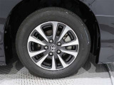タイヤサイズは(195/65R15)で純正アルミホイールです。