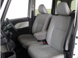 車内は広く、運転に集中できるシートです!!そのシチュエーションに合わせて着座位置を自由に変えることができます!