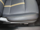 運転席は、細やかな調整が可能なパワーシートになっています。2ポジションメモリーが可能ですので、運転手交代に備えて2名分のポジション登録がお奨めです。
