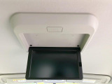 【フリップダウンモニター】大画面モニターで後席でもエンタメをお楽しみいただけます。小さなお子様にも大人気の装備です♪
