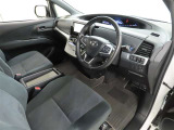 シンプルで使いやすいデザインの運転席です。