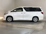 両側パワースライドドア付きだから、狭い駐車スペースなどでの 乗り降りラクラク!小さなお子さまのいるご家庭には嬉しい装備。
