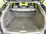 後席を格納すると、これだけの広さが!シーンに合わせたシートアレンジで、大きな荷物も積むことが出来ます♪