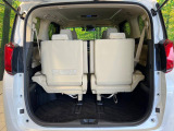 普段のお買い物や通勤、送迎等に十分な荷室スペースを確保しております。セカンドシートを倒すと、大きな荷物の積載も可能です♪