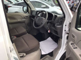 それぞれの分野のプロがお車の悩みや疑問に親身になって対応させていただきます。