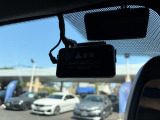 保証費用は本体価格に含まれています。詳細については販売店にご確認下さい。2年間のメーカー保証+ロードアシスタンスサービスをお付けしご納車致します。保証は全国のBMW正規ディーラーにて作業が可能です