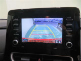 車両後方の映像を映すバックモニター。進路を確認しながら安全に車庫入れできます。