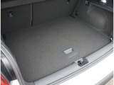 Audi正規ディーラーが高品質をお約束。高度な訓練・教育を受けたAudi専任メカニックが、100項目にもおよぶ精密な点検を実施いたします。すべてをクリアしたAudi車だけが、あなたのお手元に届けられるのです。