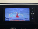 バックガイドモニター付きです。車の後方に小型カメラが付いており、バックする際の後方の様子をモニター上に表示します。