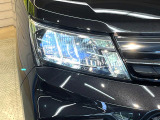【LEDヘッドライト】悪天候や夜間走行時も良好な視界を確保し安心して運転できる高輝度LEDヘッドライトを装備!点灯速度が早く、消費電力も抑えられています。