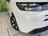 【LEDヘッドライト】悪天候や夜間走行時も良好な視界を確保し安心して運転できる高輝度LEDヘッドライトを装備!点灯速度が早く、消費電力も抑えられています。