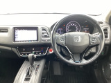 ドライバーの操作性・視認性に配慮した運転席。
