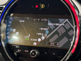 ●純正ナビ:一体感のあるナビは、高級感ある車内を演出してくれます。Bluetooth再生などオーディオ機能も充実しておりますので、運転もより楽しめます♪