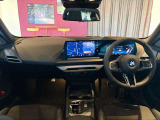 ☆センターパネルを運転席側に僅かに傾けたBMW独特のインパネ☆【駆け抜ける歓び】はここからもスタートしております☆