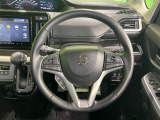 【純正革巻きステアリング】上質な革を使用することで、手にしっかり馴染みとても運転しやすいハンドルです♪