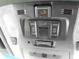 電動スライドドアのスイッチで車内からもスライドドアの開閉ができます。イージークローザー機能で半ドアになることも防止してくれます。