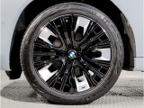 【BMWアロイホイル】軽量かつ強度に拘ったアロイホイル。走行性能ポテンシャルを引き出す設計。車の足元を引き締めてくれる大きなポイントはアロイホイルです。