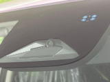 【ホンダセンシング】走行中に前方の車両等を認識し、衝突しそうな時は警報とブレーキで衝突回避と被害軽減をアシスト。より安全にドライブをお楽しみいただけます。