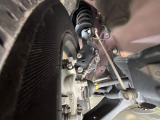 お車を安心してお乗りいただく為には、足回りの定期点検が欠かせません。サービスサポート(有償保証)では無料点検もご提供しており、安心のカーライフをお過ごしいただけるサポート体制が整っています。