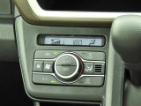 オートエアコンを装備しておりますので、四季を通じて車内を快適な温度に保つことが出来ます!高級感が有りますね!