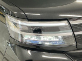【LEDヘッドライト】現代の主流のライト。明るい光が瞬時に立ち上がり、必要な場所を均一に照らします。寿命も長く省エネで、スタイリッシュなデザインです♪