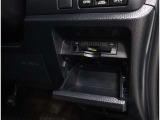 ETC!料金所も止まる事無くスイスイです!窓を開ける必要も無いので雨や花粉、排気ガスの浸入もありません!今や必需品ですネ!