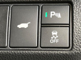 【パワーバックドア】スマートキーや運転席のボタンを押すだけでリアゲートが自動で開閉します!荷物を持っている時や、高い位置にあるバックドアを閉める際に便利な機能です♪