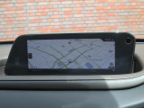 マツダコネクトの10.25インチワイドセンターディスプレイです。『Android Auto』『Apple CarPlay』や独自のコネクテッドサービスに対応したインターフェイスシステムです。