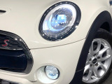 ●LEDヘッドライト:夜間走行時も良好な視界を確保し安心して運転できる高輝度LEDヘッドライトを装備!点灯速度が早く、消費電力も抑えられています。