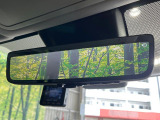 【デジタルインナーミラー】後席の大きな荷物や同乗者で後方が確認しづらい時でも安心!カメラが撮影した車両後方の映像をルームミラー内に表示。クリアな視界で状況の確認が可能です!