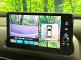 【マルチビューカメラシステム】専用のカメラにより、上から見下ろしたような視点で360度クルマの周囲を確認することができます☆死角部分も確認しやすく、狭い場所での切り返しや駐車もスムーズに行えます。