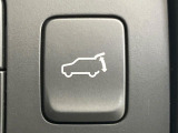 【パワーバックドア】スマートキーや運転席のボタンを押すだけでリアゲートが自動で開閉します!荷物を持っている時や、高い位置にあるバックドアを閉める際に便利な機能です♪